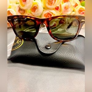 Ray-Ban Tortoise Shell wayfarer Sunglasses